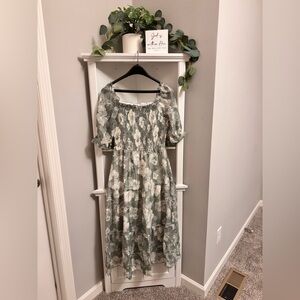 Chic Floral Midi Dress in Green